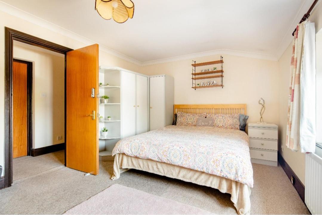 Spacious Room 2 Mins From Station London Eksteriør billede