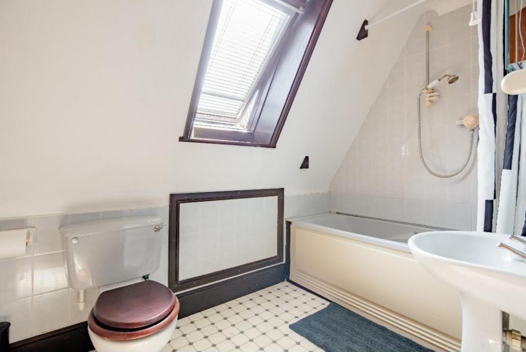 Spacious Room 2 Mins From Station London Eksteriør billede